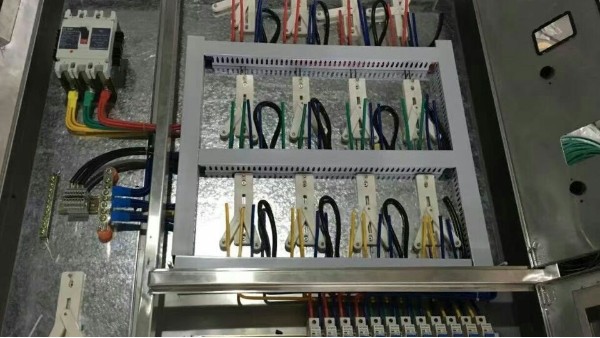 國產(chǎn)電表箱_千亞電氣_時刻守護(hù)您的用電安全